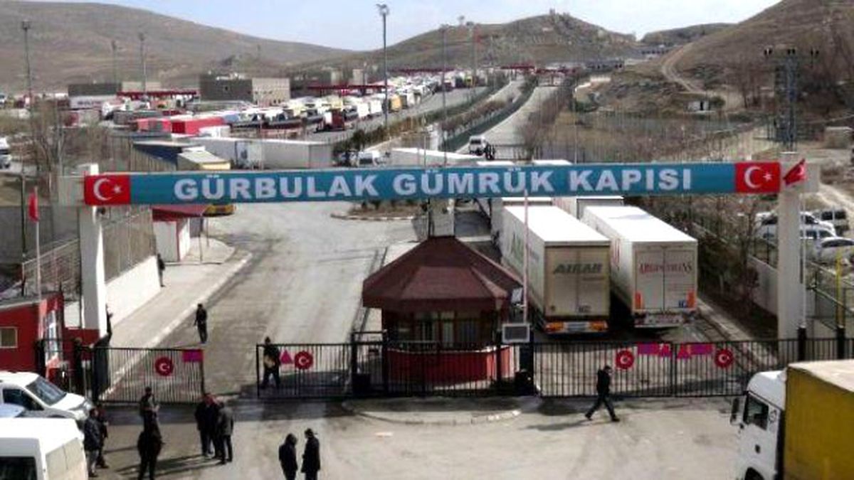 PKK\'nın İran Tır ve Otobüslerine Yönelik Eylemleri Gürbulak\'ı Etkiledi