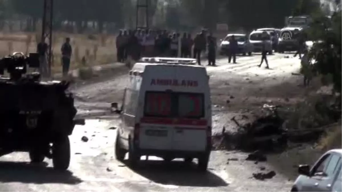 Tunceli\'de Polis Aracına Bombalı Saldırı