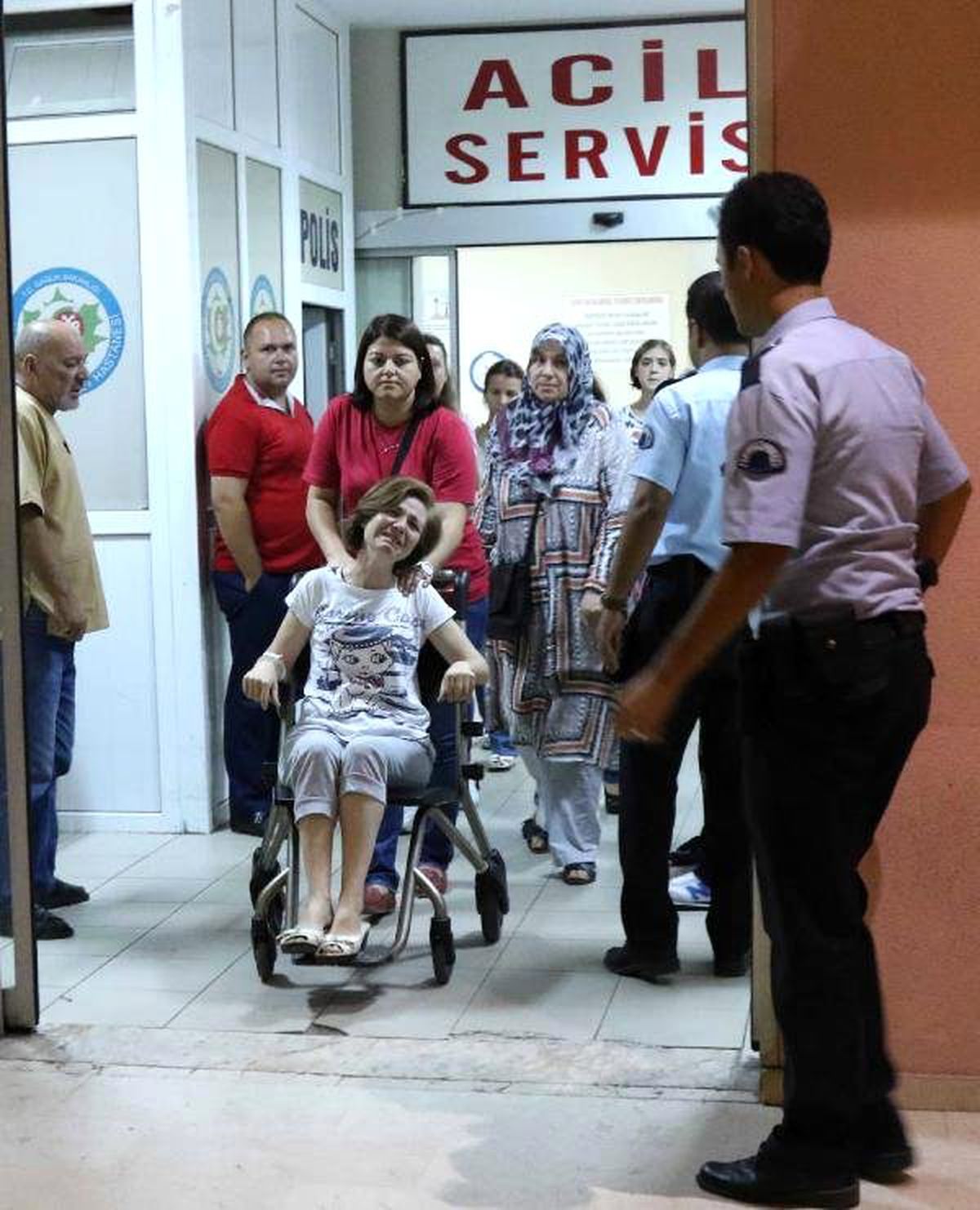 Polis, Evinde Tabancasını Başına Ateşleyip İntihar Etti