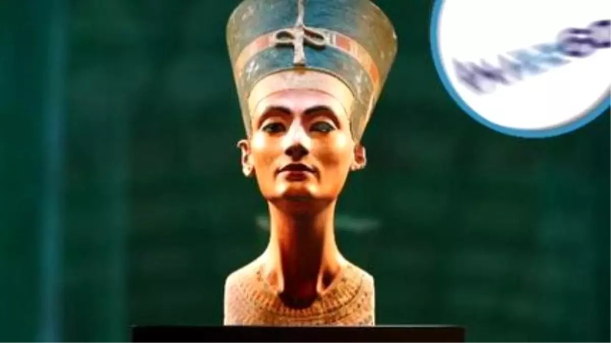 Queen Nefertiti\'s Lost Tomb May Be İn King Tut\'s Secret Chamber