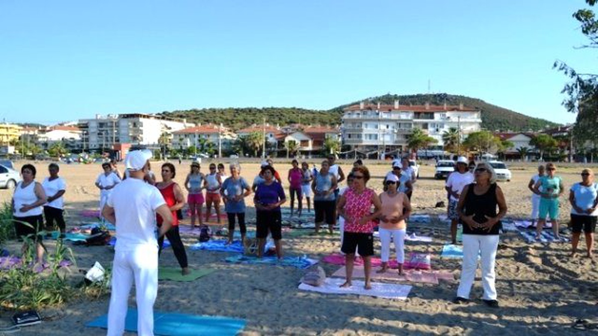 Sarımsaklı Plajları\'nda Ücretsiz Yoga Eğitimi