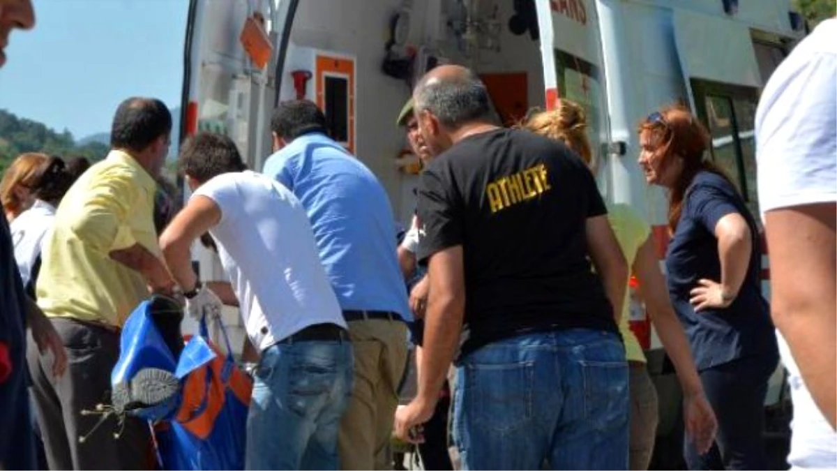 Sinop\'ta Otomobil Takla Attı: 1 Ölü, 1 Yaralı