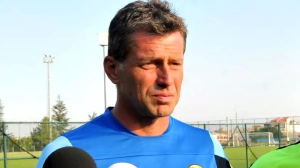 Skibbe: Fenerbahçe Deplasmanından En Az 1 Puanla Dönmek İstiyoruz