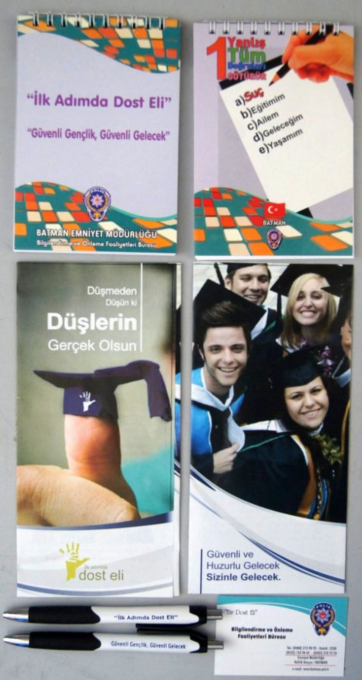 Üniversiteli Öğrencilere Polisten Tanıtım Broşürleri Ve Bilgilendirme Standı