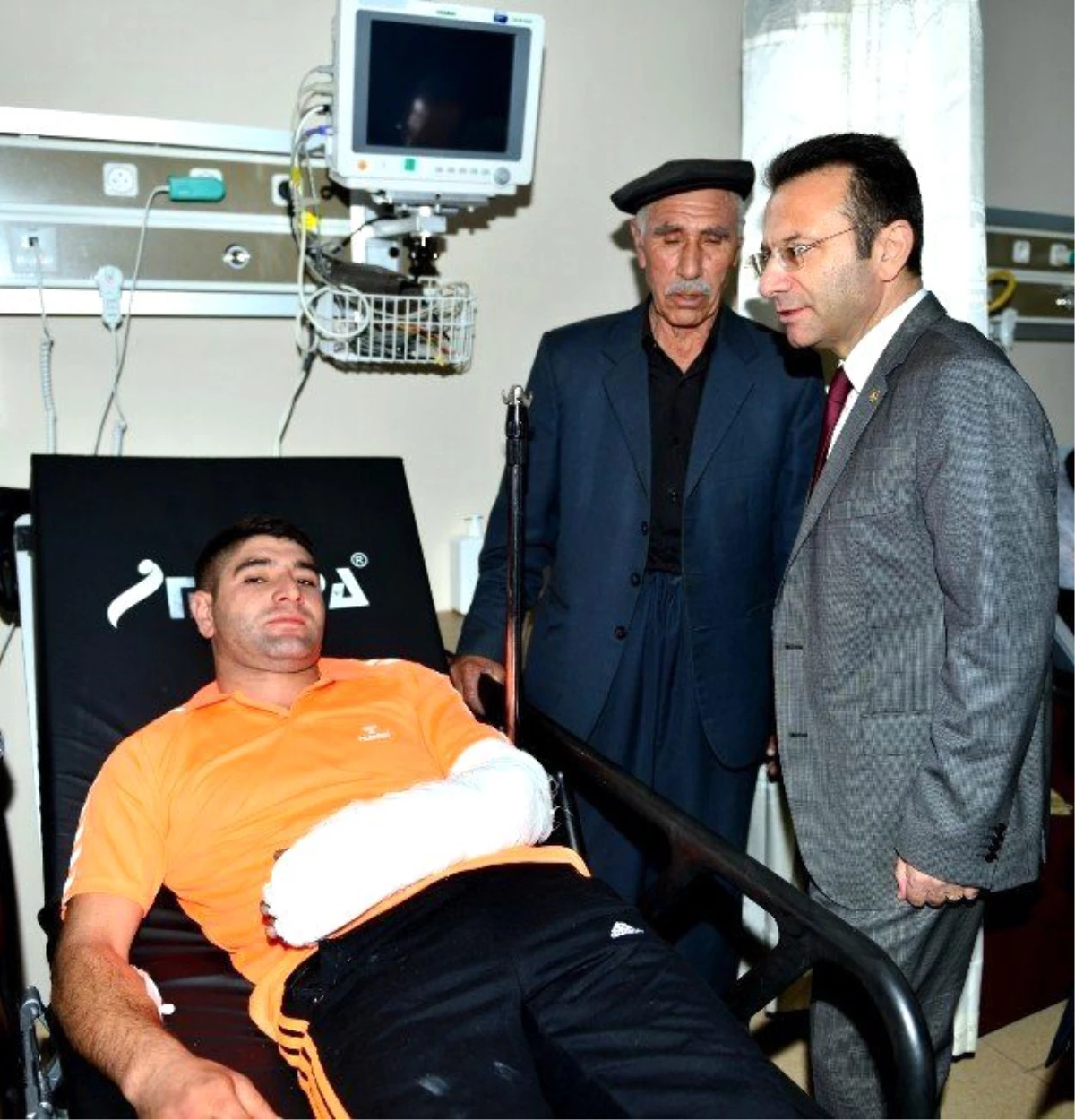 Vali Hüseyin Aksoy, Yaralı Korucu ve Askerleri Ziyaret Etti