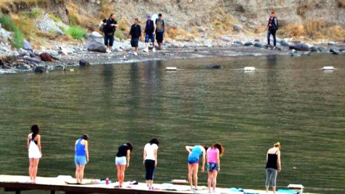 Yoga Meets Refugees As Turkey Captures 1,800 Syrians On Aegean Sea İn Four Days