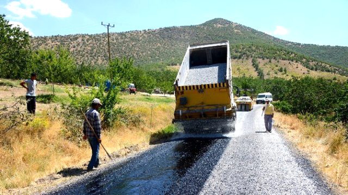 Büyükşehir Belediyesinden Doğanşehir\'de Yol Çalışması
