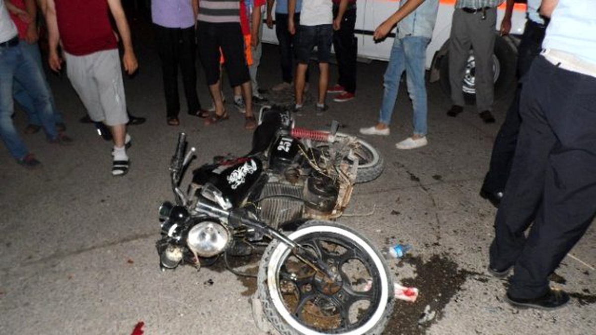 Adıyaman\'da Minibüsle Motosiklet Çarpıştı: 2 Yaralı