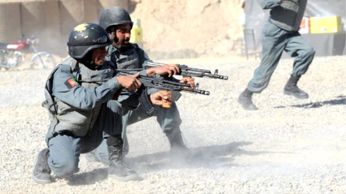 Afganistan\'da Taliban Saldırasında 14 Polis Öldü