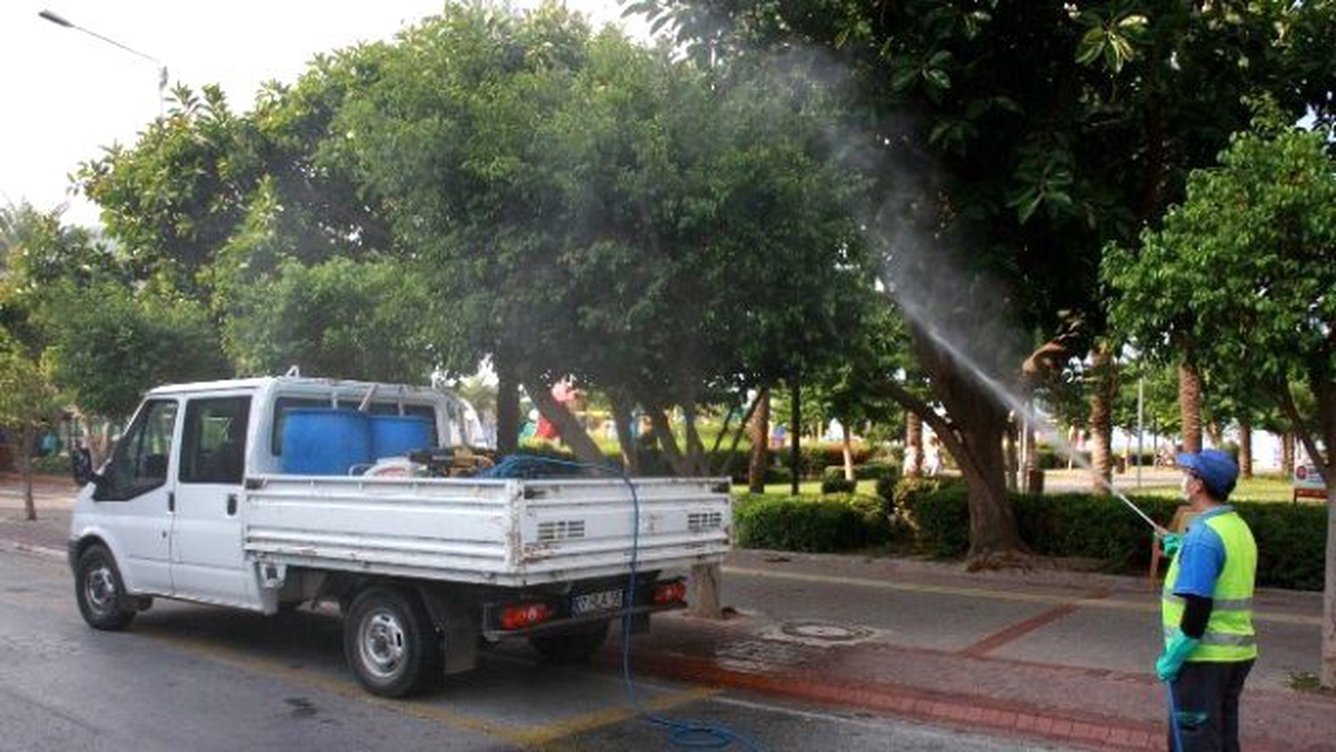 Alanya Belediyesi\'nden Yeşil Alan ve Parkla İlaçlama