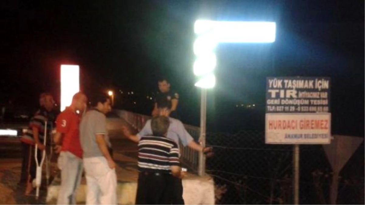 Anamur\'da Polis Noktasına Pompalı Tüfekle Saldırı: 1 Yaralı