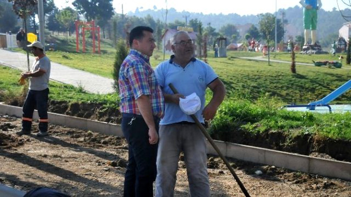 Başkan Bakıcı Yeşilkent Parkı Kaldırım Düzenleme Çalışmalarını İnceledi