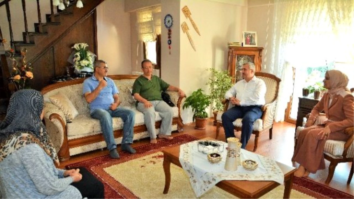 Körfez Belediye Başkanı Baran\'dan Şehit Ailesine Taziye Ziyareti