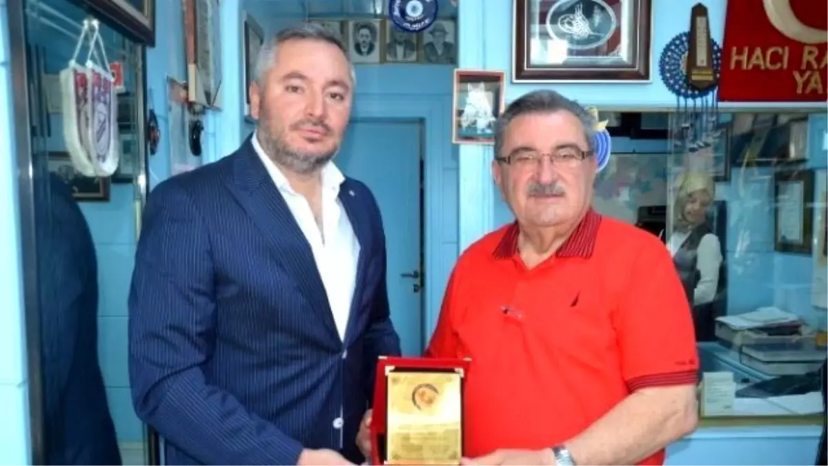 Borsadan En Yaşlı Üyeye Plaket