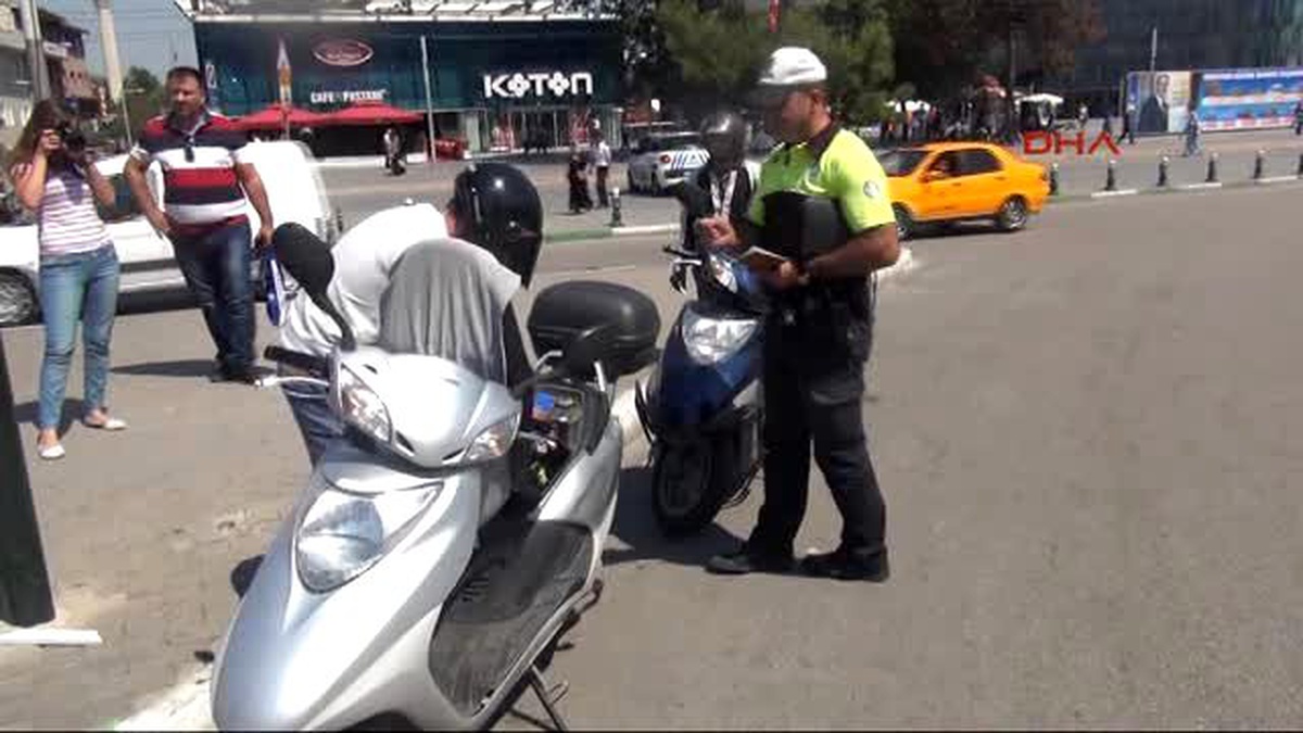 Bursa - \'Kask Motosikletin Emniyet Kemeridir\' Diye Uyarıp Ceza Yazdılar