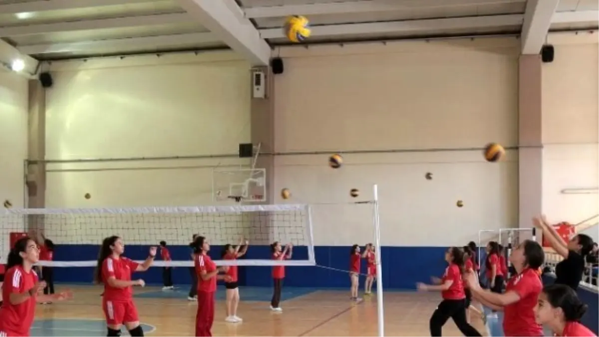 Denizli\'de Voleybolcular Yetişiyor