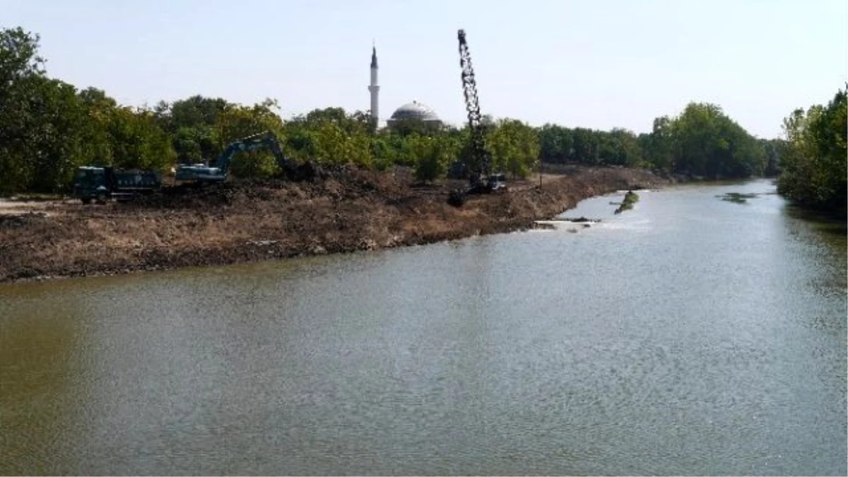 Edirne\'de Nehir Yatakları Temizleniyor