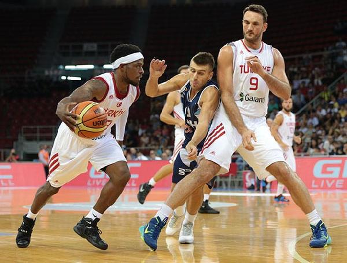 Fenerbahçe Ülkerli Dixon Ay Yıldıza Isınıyor