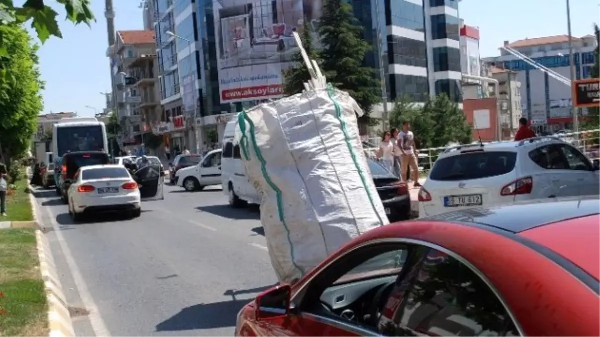 Hurdacılar Trafiği Kilitliyor