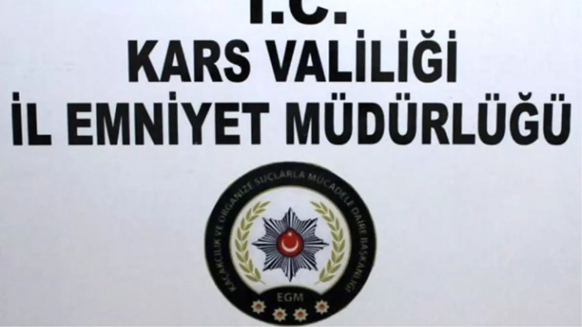 Kars\'ta İki Kalıp Reçine Esrar Ele Geçirildi