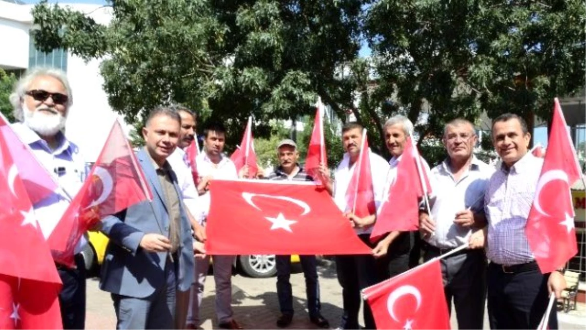 Kazan\'da Teröre Türk Bayraklı Protesto