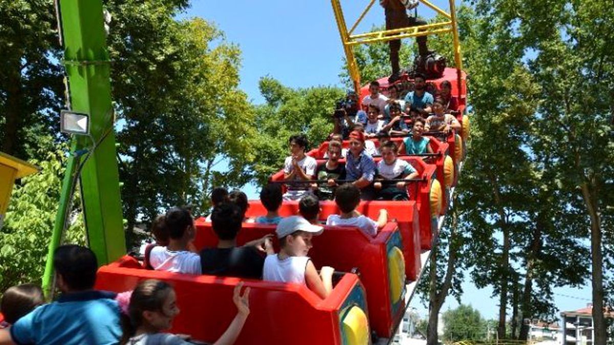 Kuran-ı Kerim Öğrendiler, Lunaparkta Eğlendiler