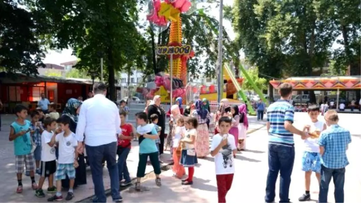 Kuran Öğrenen Çocuklar Lunaparkta Eğlendi