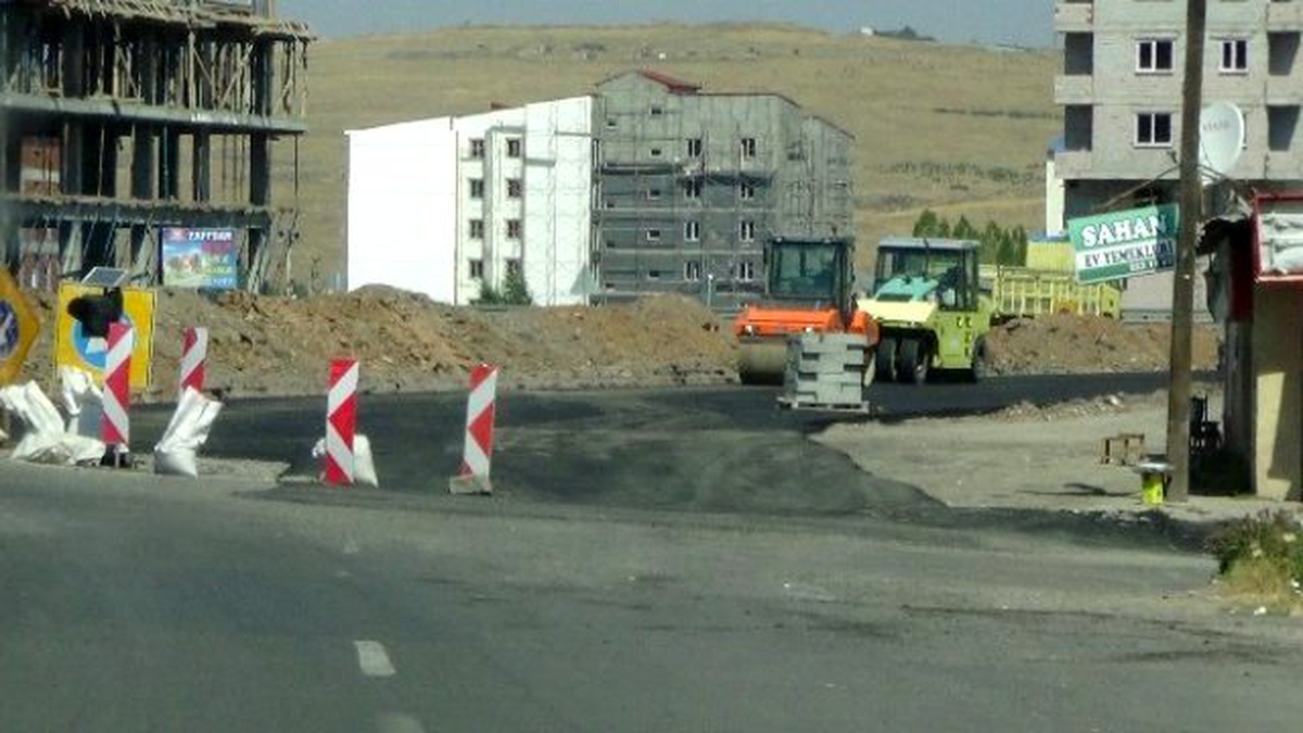 Mihralibey Köprüsü\'nün Asfaltı Atılıyor