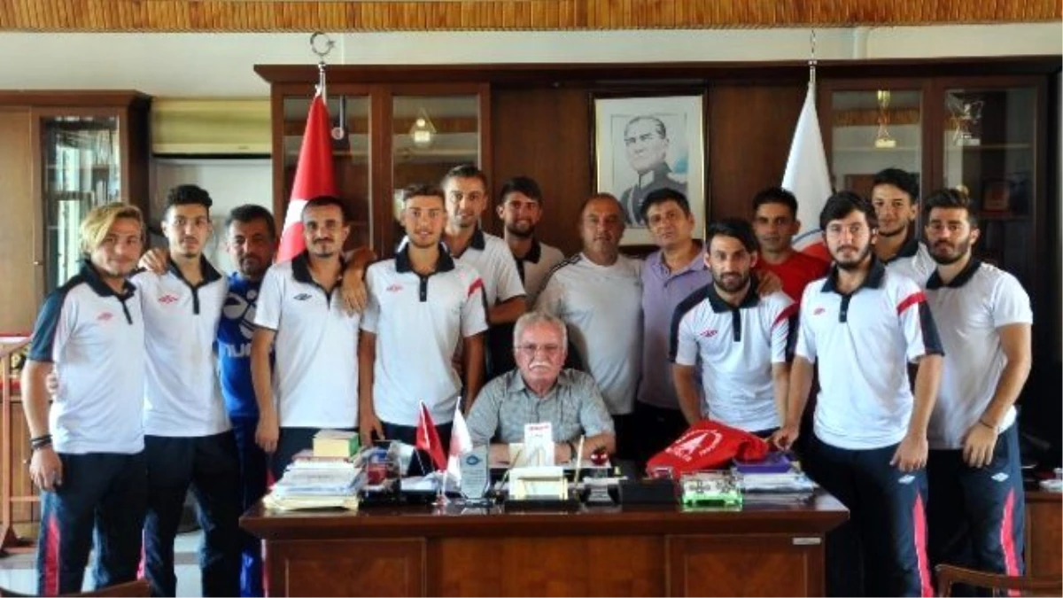 Muratpaşa Belediyespor, Eğirdir\'de Hazırlıklarını Sürdürüyor