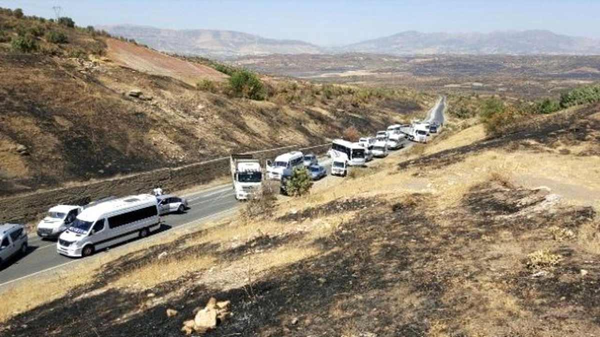 PKK\'lılar Diyarbakır-bingöl Karayolunu Kesti