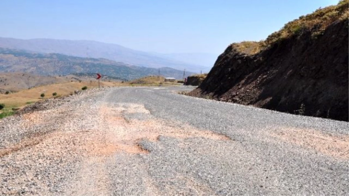 Sincik- Malatya Yolu Bakım Bekliyor