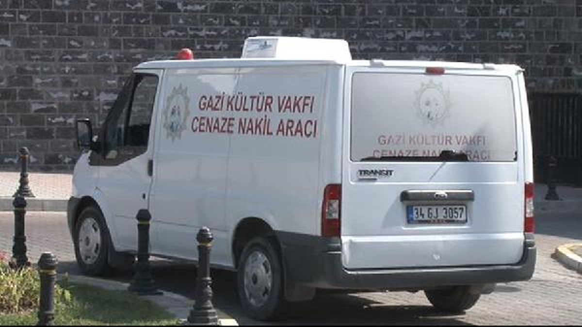 Sultanbeyli\'deki Saldırıları Gerçekleştiren Teröristlerin Cenazeleri Adli Tıp\'tan Alınıyor