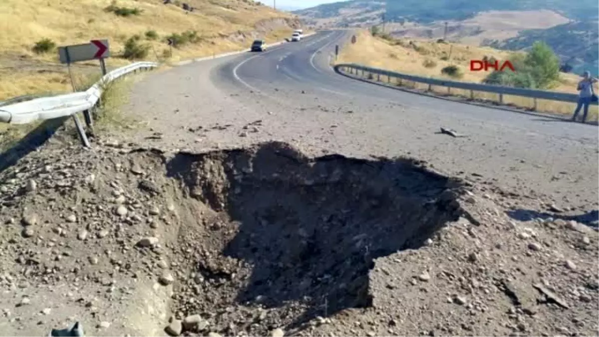 Tunceli -Elazığ Karayolu\'nda Askeri Aracın Geçişi Sırasında Patlama