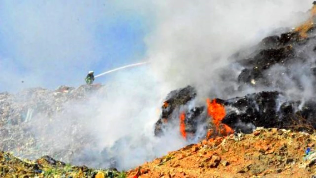 Turgutlu\'da Çöp Depolama Alanında Yangın Çıktı