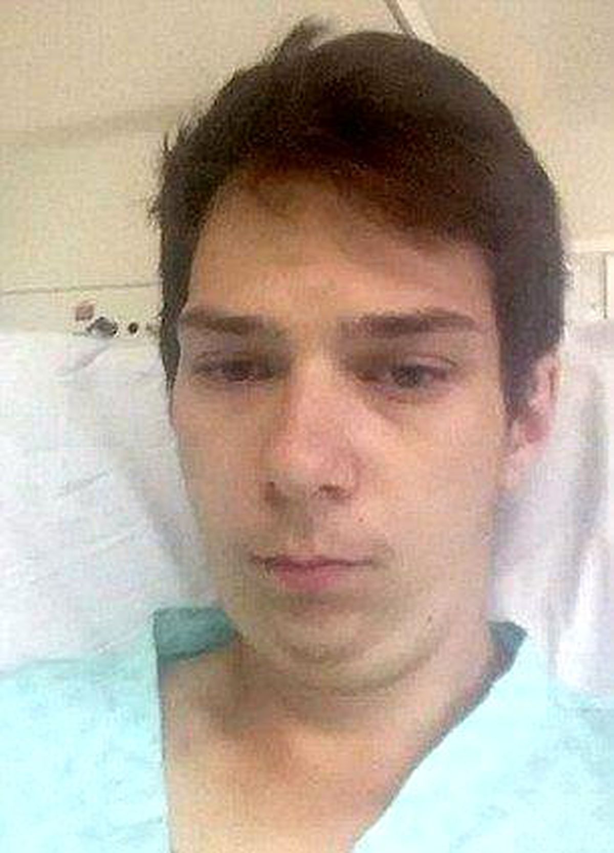 Diş Beyazlatma Kiti Çenesinin Altını Deldi