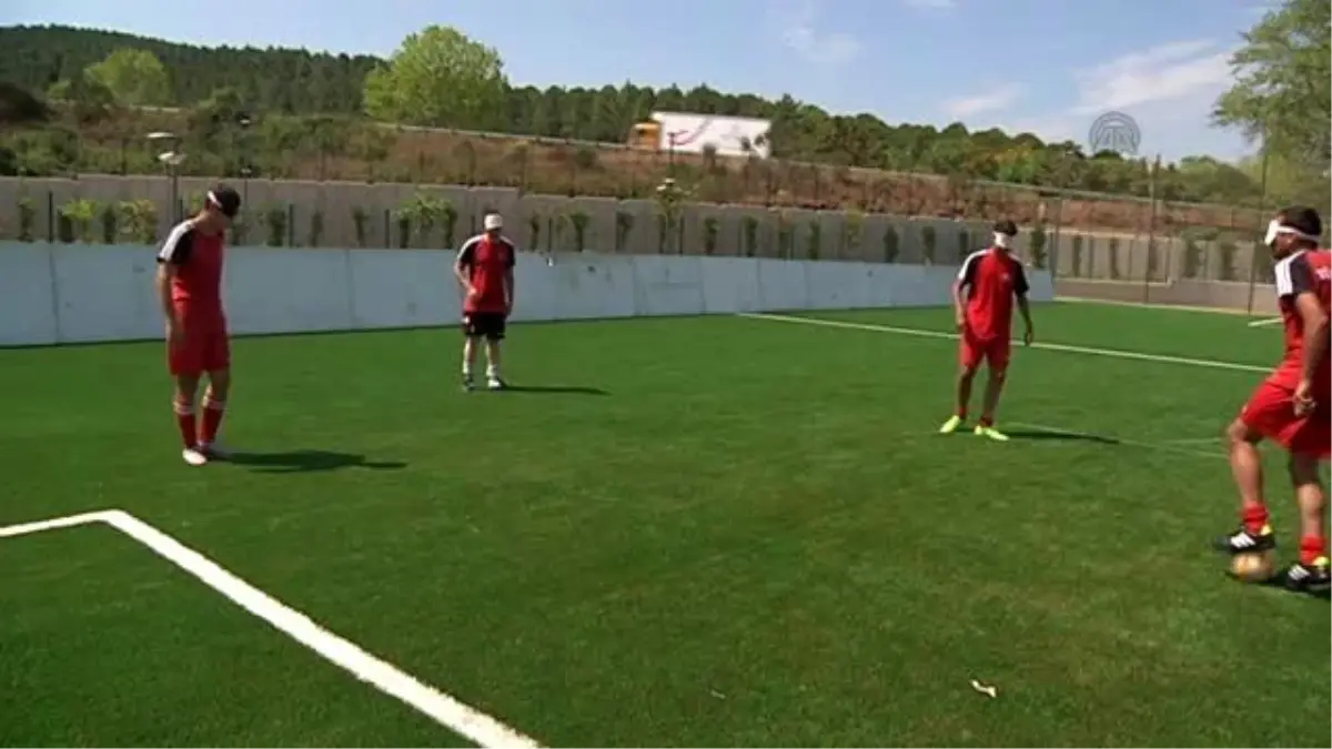 Eski Futbolculardan Görme Engelliler Milli Takımı'na Ziyaret