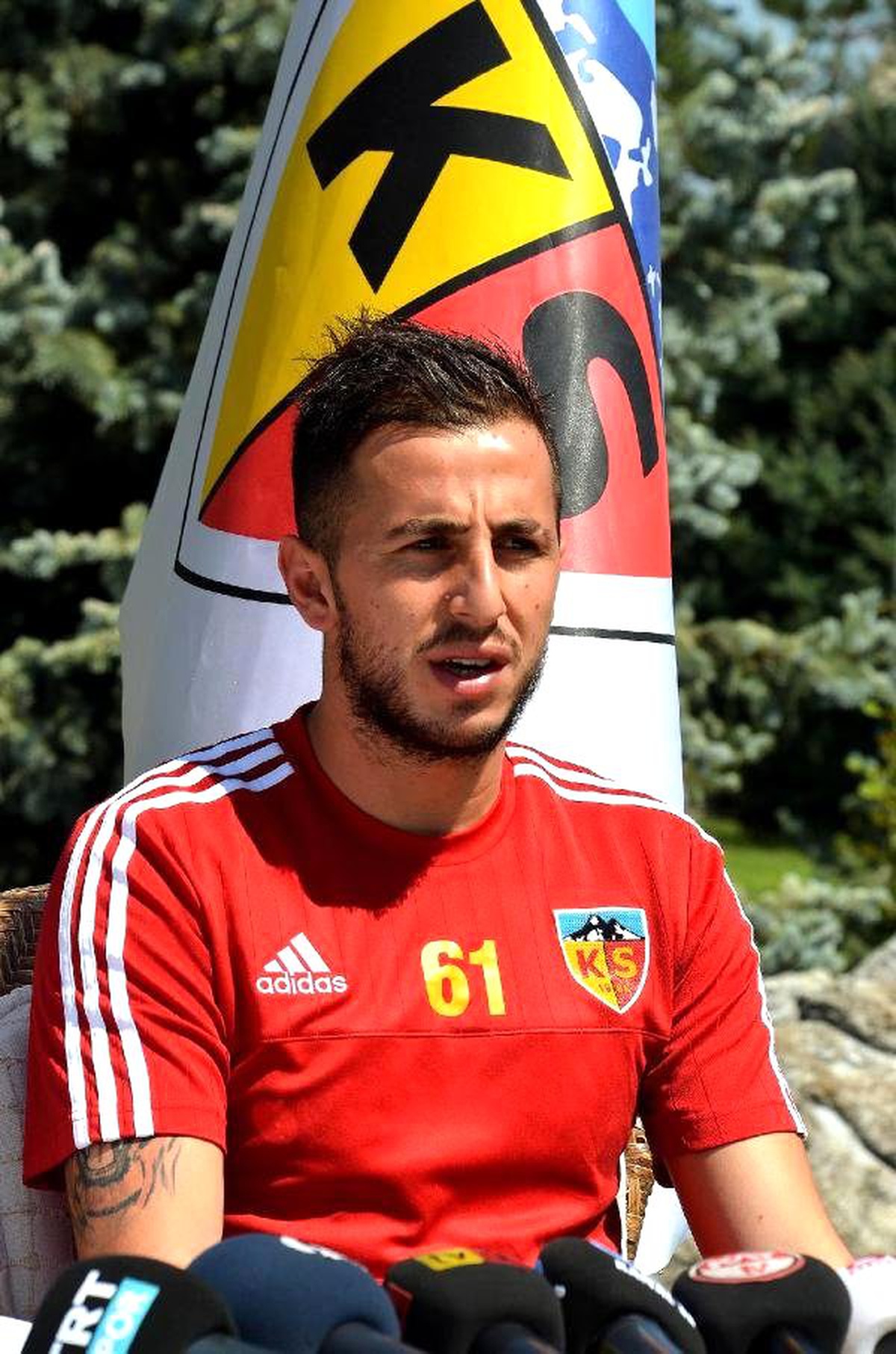 Kayserispor\'a İmza Atan Zeki Yavru: "Başarılı Olmak İstiyorum"