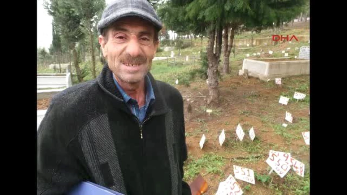 Kocaeli Depremde İzin Kaybettiği Eşinin Mezarını 15 Yıl Sonra Buldu, Bir Yıldır Memleketine...