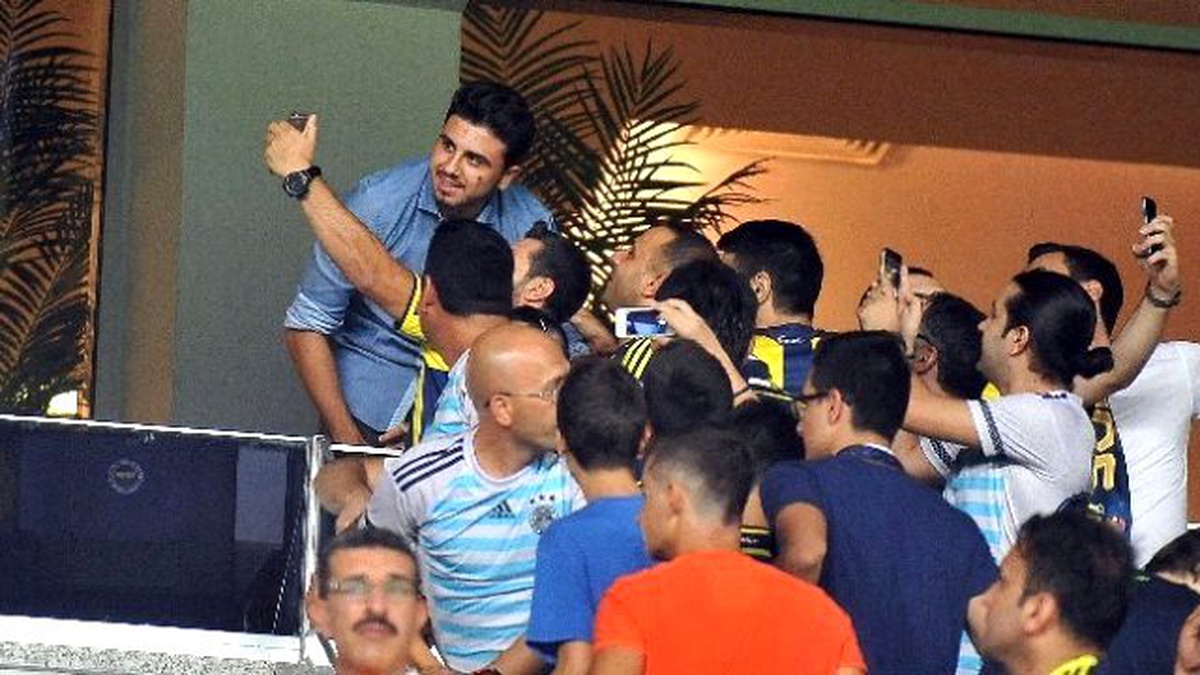 Ozan Tufan ve Volkan Şen Tribünde