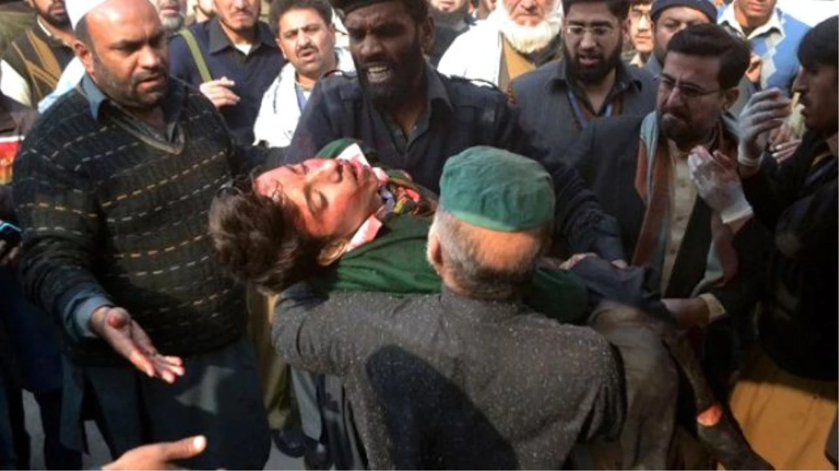 Pakistan\'da Okul Saldırganlarına İdam Cezası