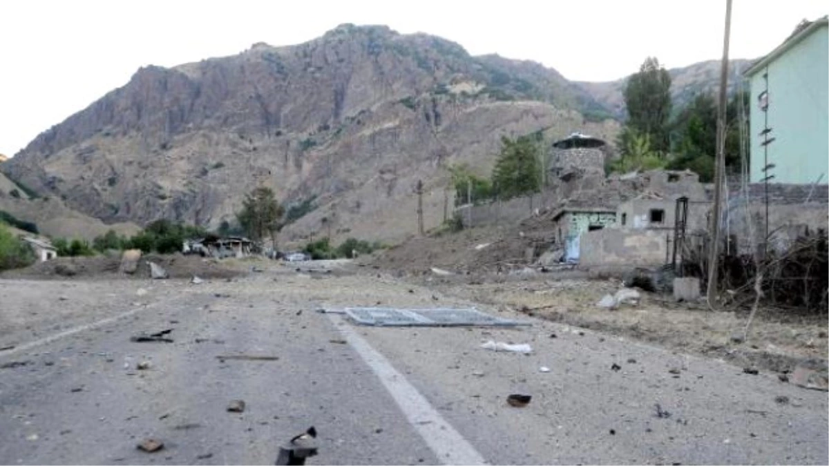 Pkk, Bombalı Araçla Pülümür Jandarma Bölük Komutanlığı\'na Saldırdı: 4 Yaralı - Yeniden