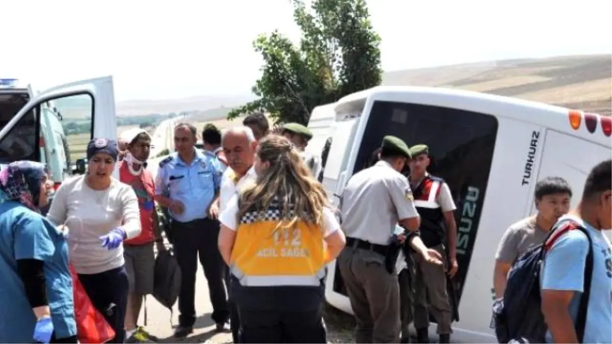 Turistleri Taşıyan Midibüs Devrildi: 20 Yaralı