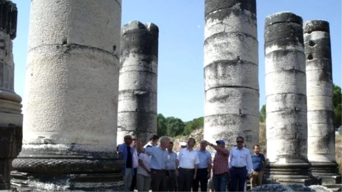 Vali Bektaş, Sardes Antik Kenti\'ndeki Kazı Çalışmalarını İnceledi