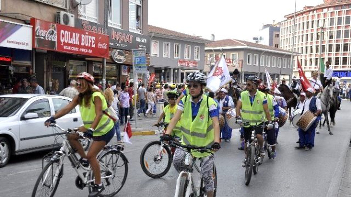 Yağlı Güreşler Öncesi Kortej Yürüyüşü
