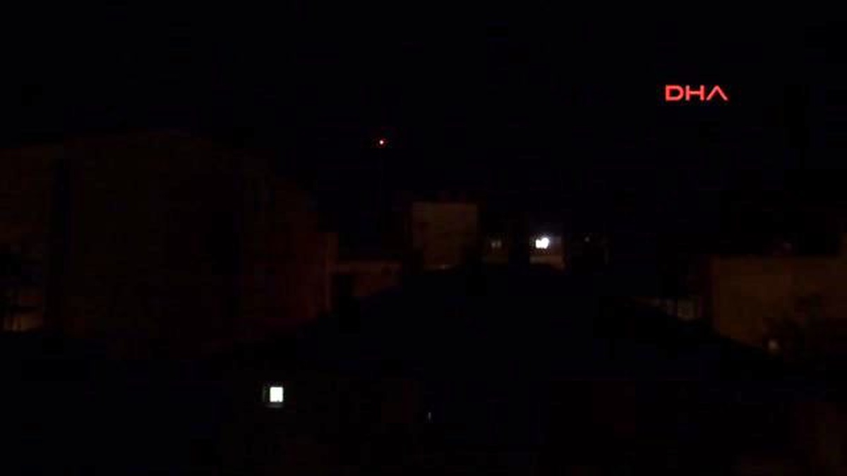Yüksekova\'da Polis Araçlarına Roketatarlı ve Silahlı Saldırı