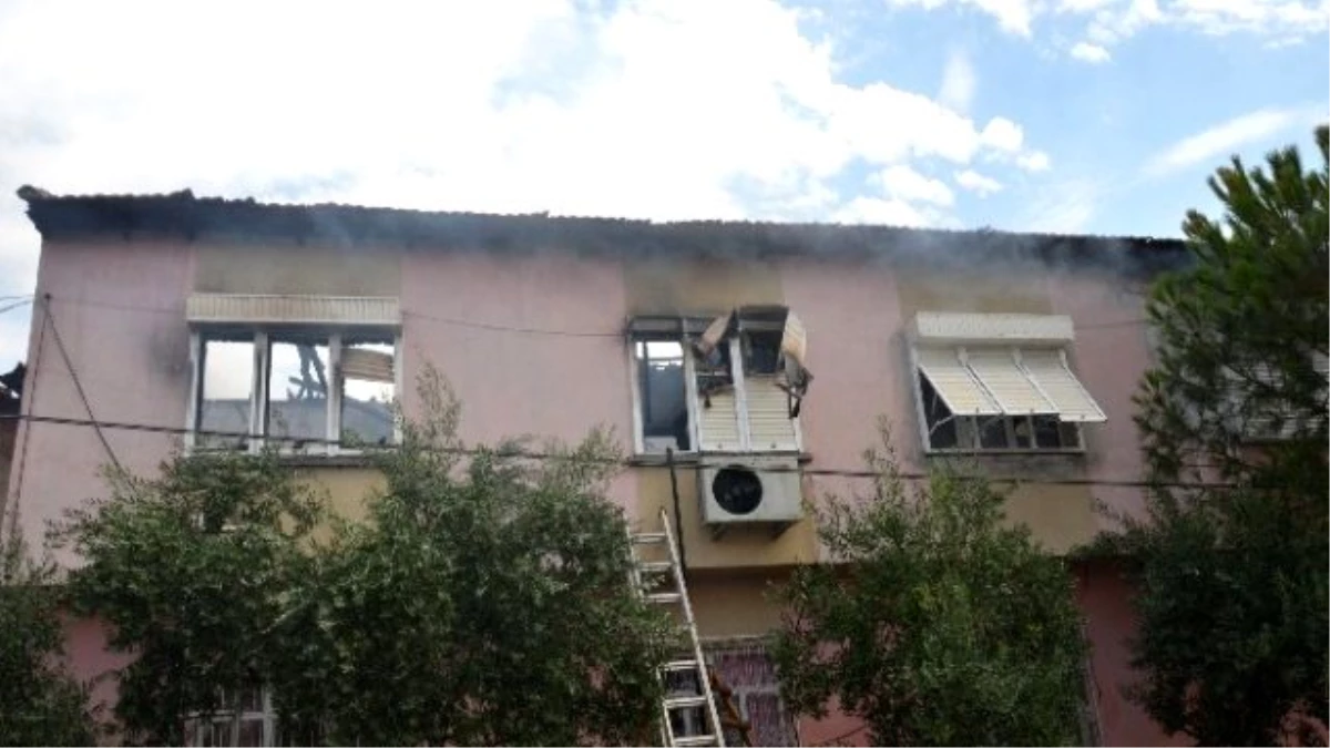 Akhisar\'da Mutfak Tüpü Patladı, 4 Kişi Yaralandı