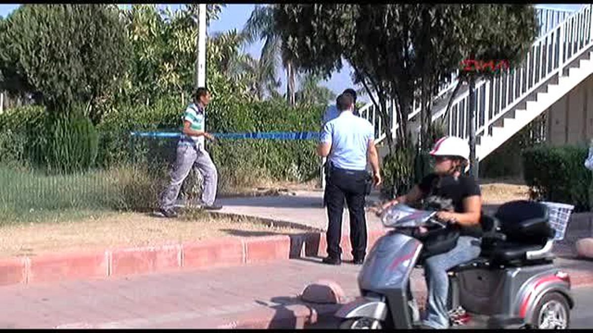 Antalya - Otogar Girişinde \'Şüpheli Çanta\' Paniği