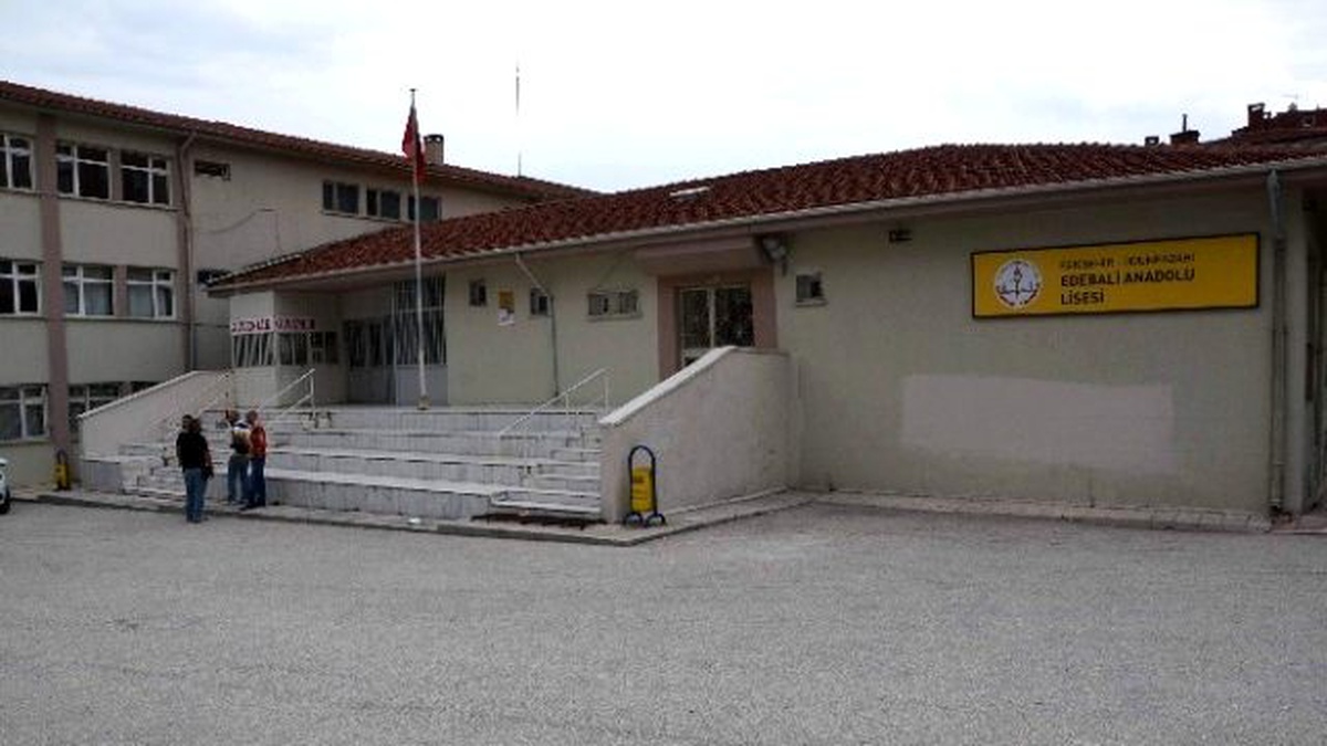 Bayrak İndirildi" İhbarı Alarma Geçirdi
