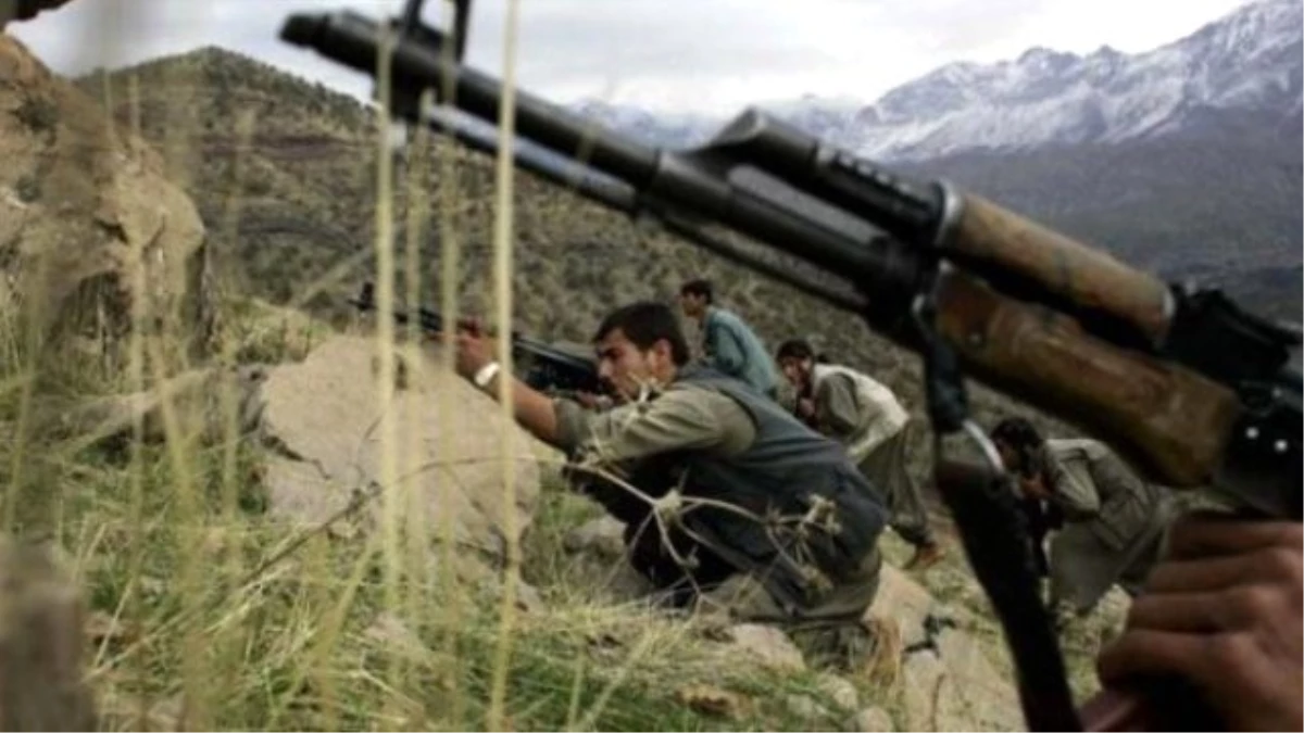 PKK Bitlis\'te İki Karakola Bombalı Araç ve Roketatarla Saldırdı