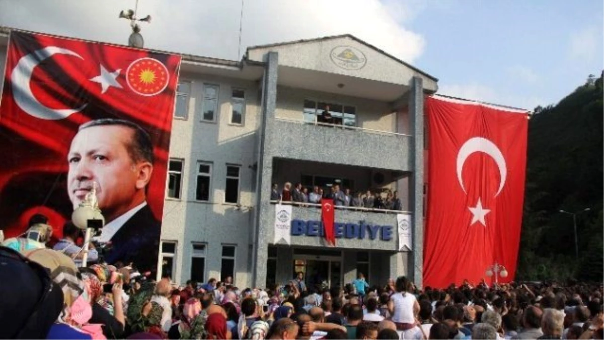 Cumhurbaşkanı Erdoğan Büyükköy\'de Halka Seslendi